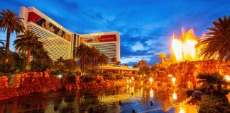 Las Vegas hotel Mirage closes after paying out $1.6m in six-day promo Outside of the Mirage Hotel and Casino